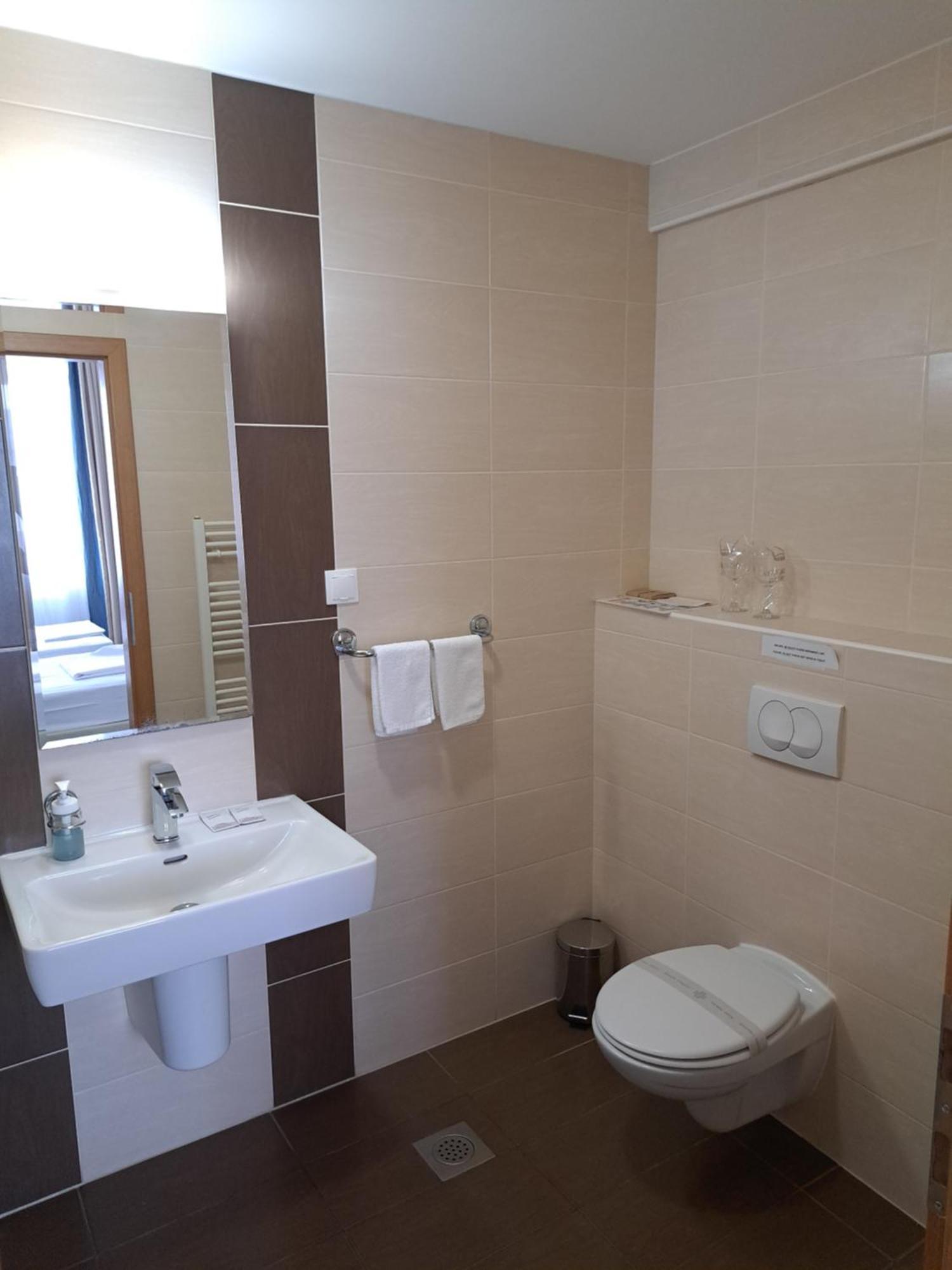 Hotel Garic Garesnica Eksteriør billede