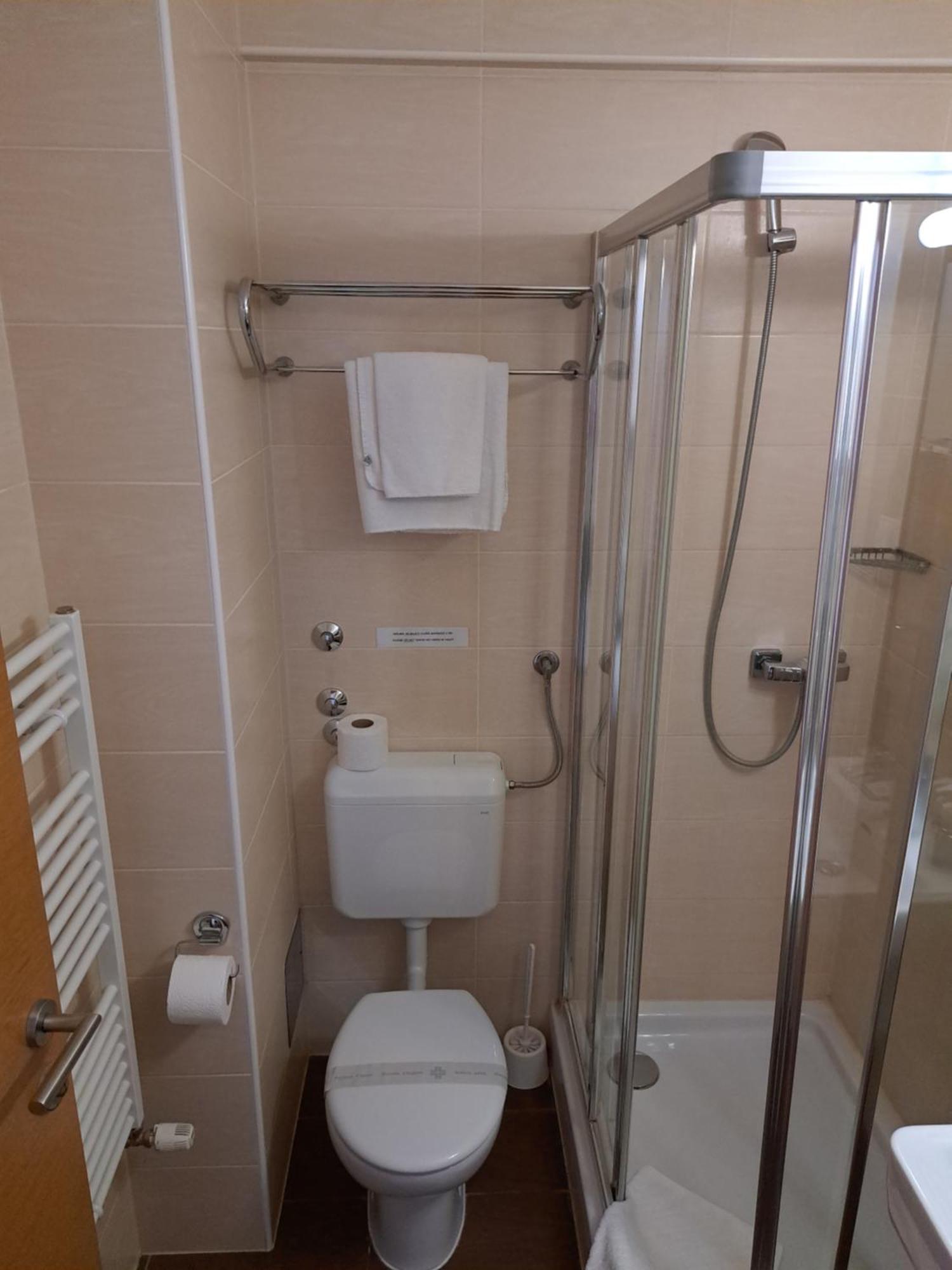 Hotel Garic Garesnica Eksteriør billede